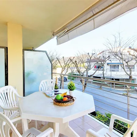 In With Beachfront Views Apartman *
