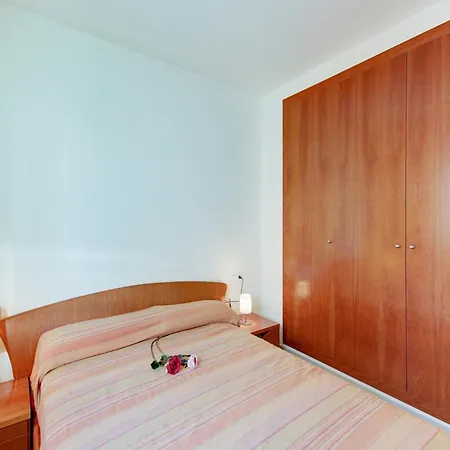In With Beachfront Views Apartman Roses