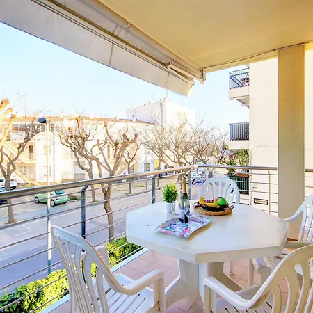 Apartman In With Beachfront Views