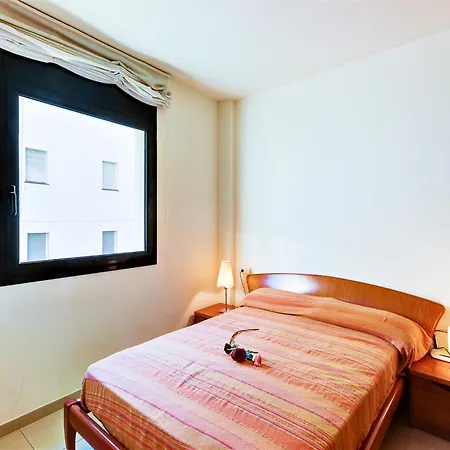 Apartman In With Beachfront Views Roses