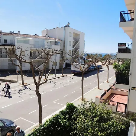 In With Beachfront Views Apartman Roses