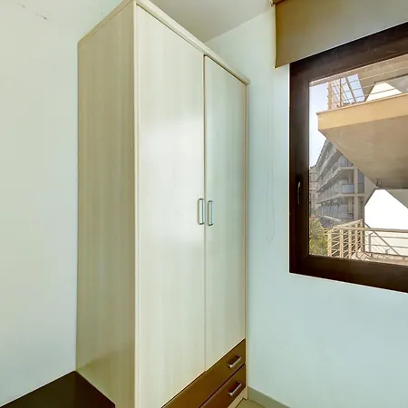 In With Beachfront Views Apartman *