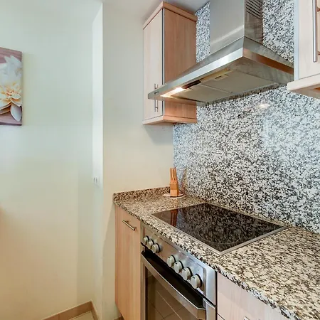Apartman In With Beachfront Views