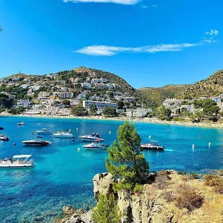 In With Beachfront Views 아파트