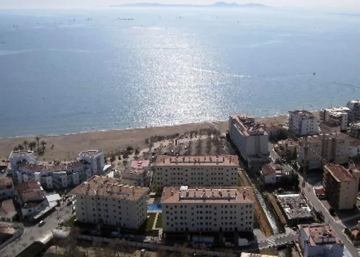 In With Beachfront Views 아파트