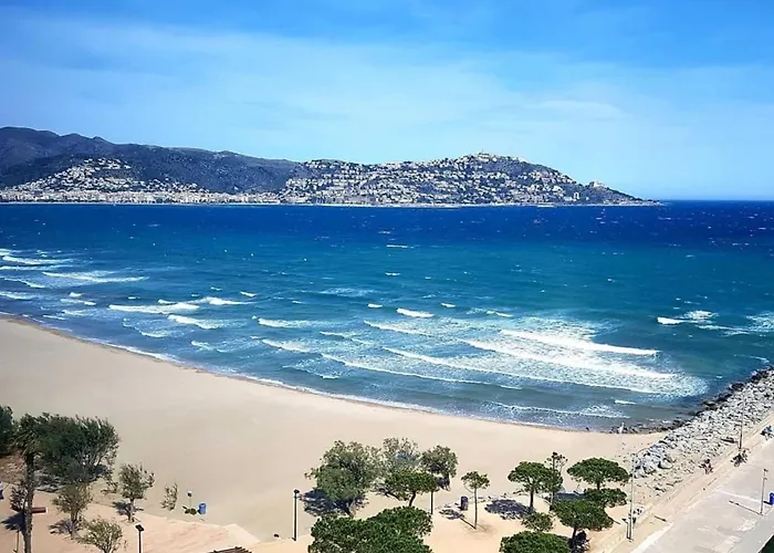 아파트 In With Beachfront Views