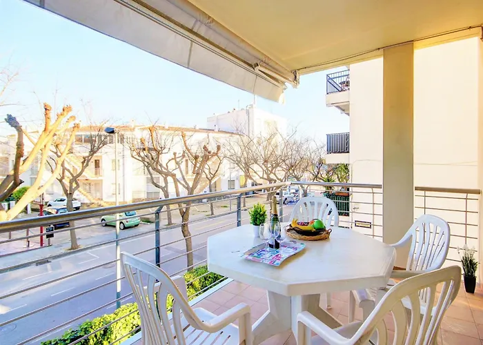 아파트 In With Beachfront Views