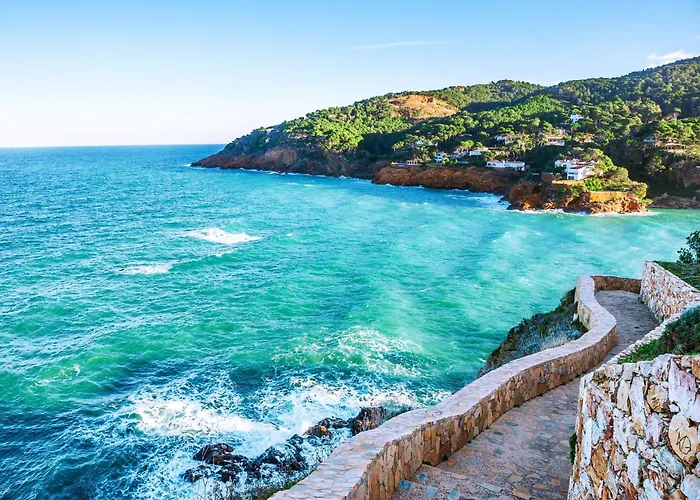 In With Beachfront Views * 로지즈