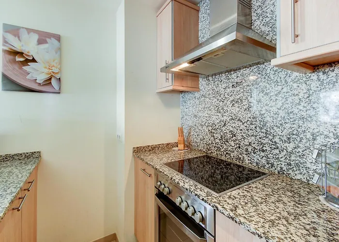 아파트 In With Beachfront Views