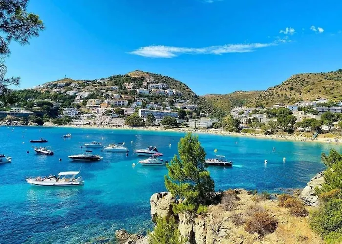 In With Beachfront Views 아파트