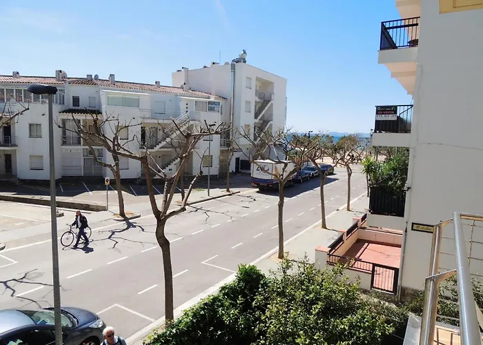 In With Beachfront Views Apartment Roses