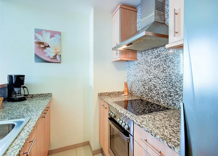 In With Beachfront Views Apartment *